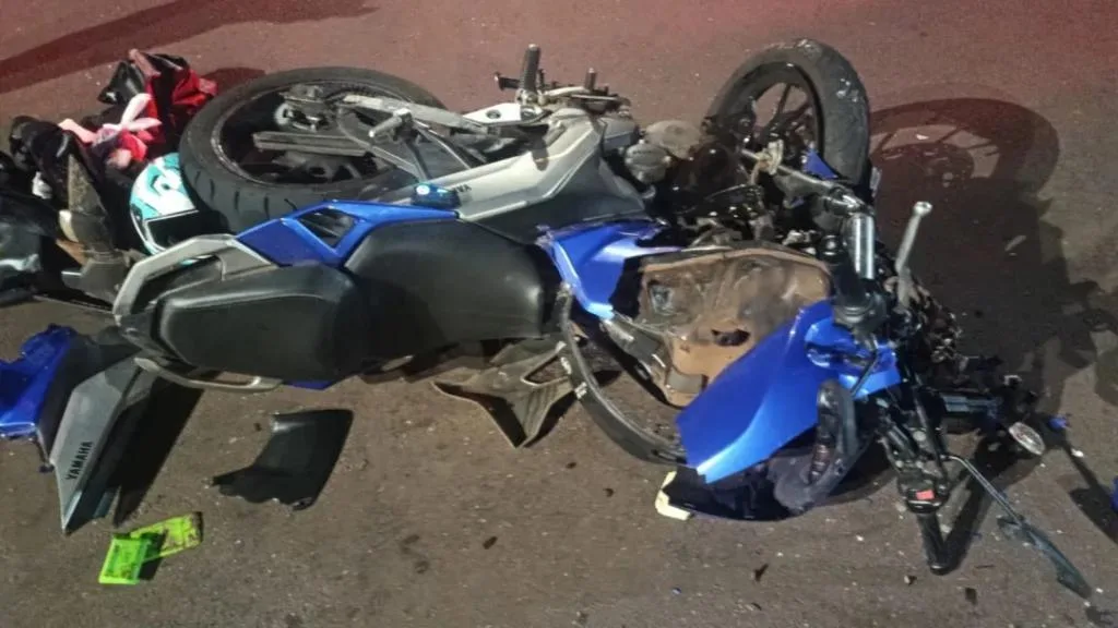 Motoboy sofre fraturas no braço e na mandíbula após colisão com carro em Toledo