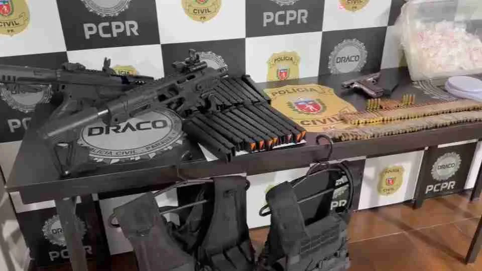 Polícia apreende drogas, armas e munições que seriam destinadas ao tráfico no Litoral do Paraná, em Curitiba