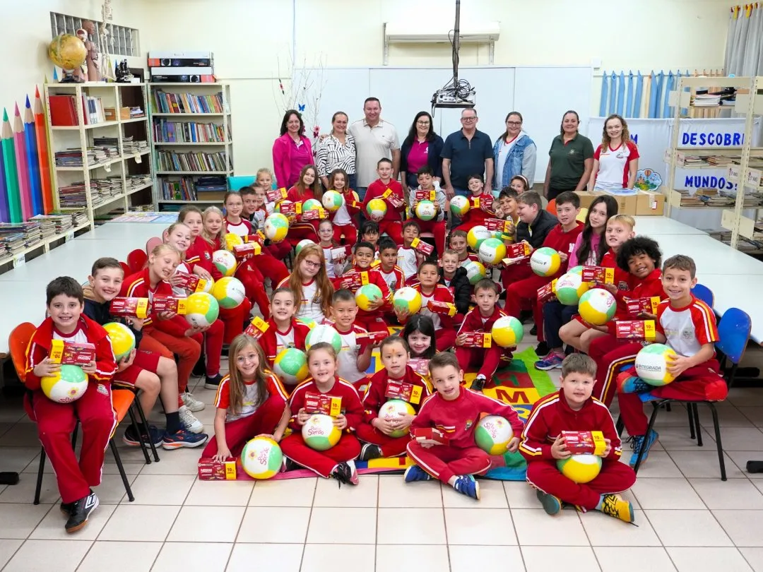 Projeto troca lacres de latinhas por cadeira de rodas e incentiva solidariedade entre alunos de Mercedes