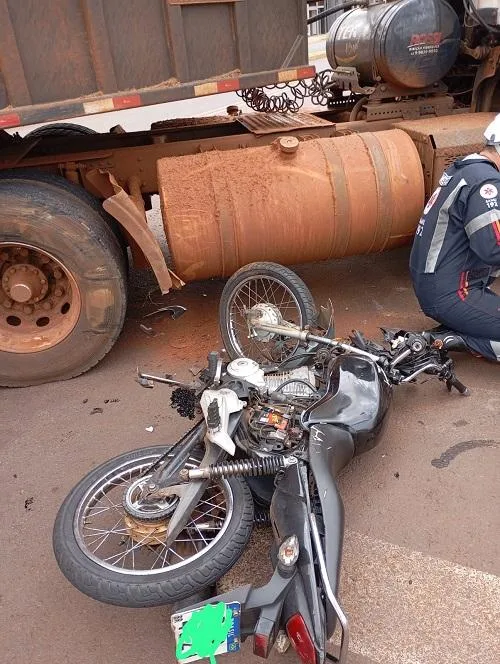 Acidente entre carreta e motocicleta mobiliza equipes de socorro em Palotina