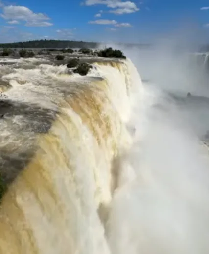Vazão das Cataratas do Iguaçu chega a 7,3 milhões de litros por segundo