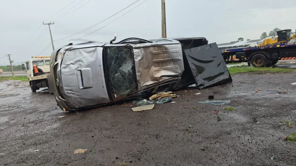 Capotamento deixa quatro pessoas feridas em Marechal Rondon