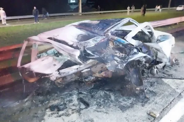 Motorista embriagado foge após causar acidente que deixou vítima carbonizada no PR