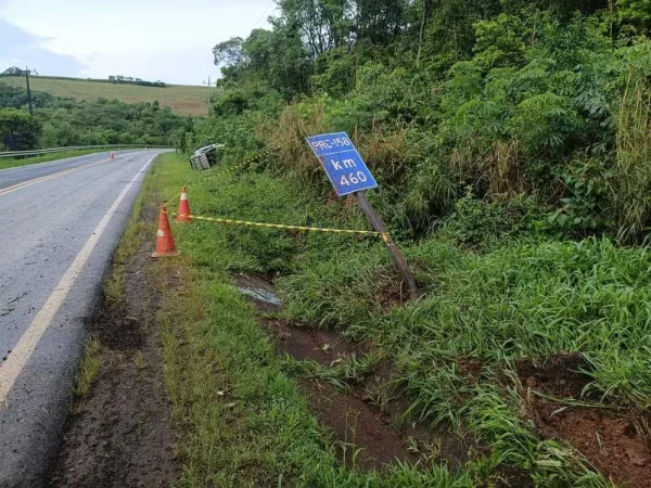 Motorista é preso após capotar carro e abandonar corpo de passageiro em rodovia do Paraná