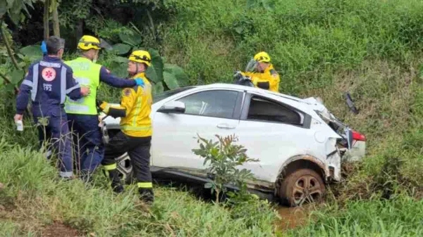 Acidente entre carro e caminhão mata duas crianças e uma mulher na BR-163