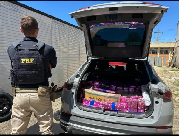 Com filho de 2 anos no carro, casal é preso na BR-277, em Candói, com 362 kg de maconha