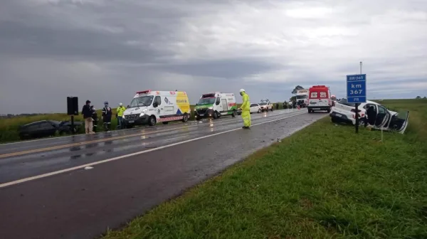Colisão frontal na BR-369 deixa um morto e seis feridos
