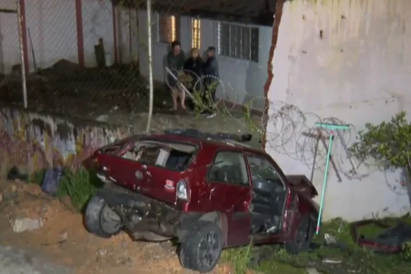 Motorista a 176 km/h bate em carro e mata homem em Curitiba