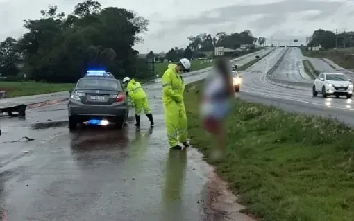 Carro capota após aquaplanagem e colisão na BR-163 em Marechal Rondon