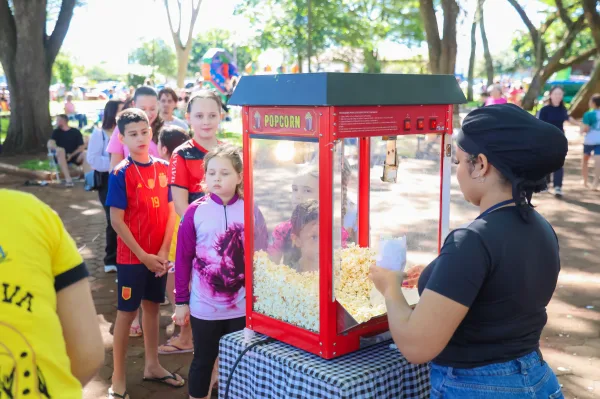 Brincando na Praça reúne centenas de crianças em tarde de diversão em Mercedes