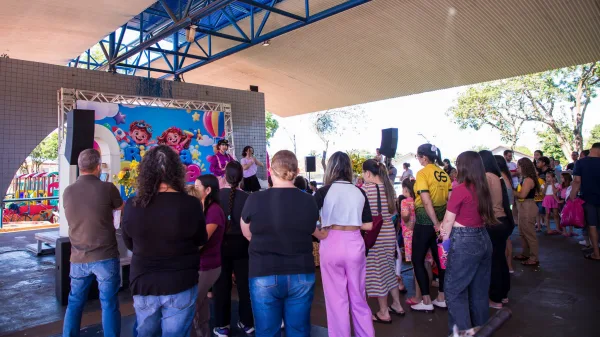 Brinca Guaíra reúne crianças e famílias e marca entrega de parque infantil na Praça Duque de Caxias